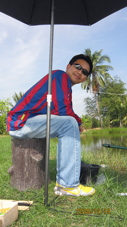  :grin:ส่วนอีตาคนนี้ ก็นั่งยิ้มกริ่ม ด้วยความ สบายใจ เพราะทำแต้มนำไปหลายช่วงตัว