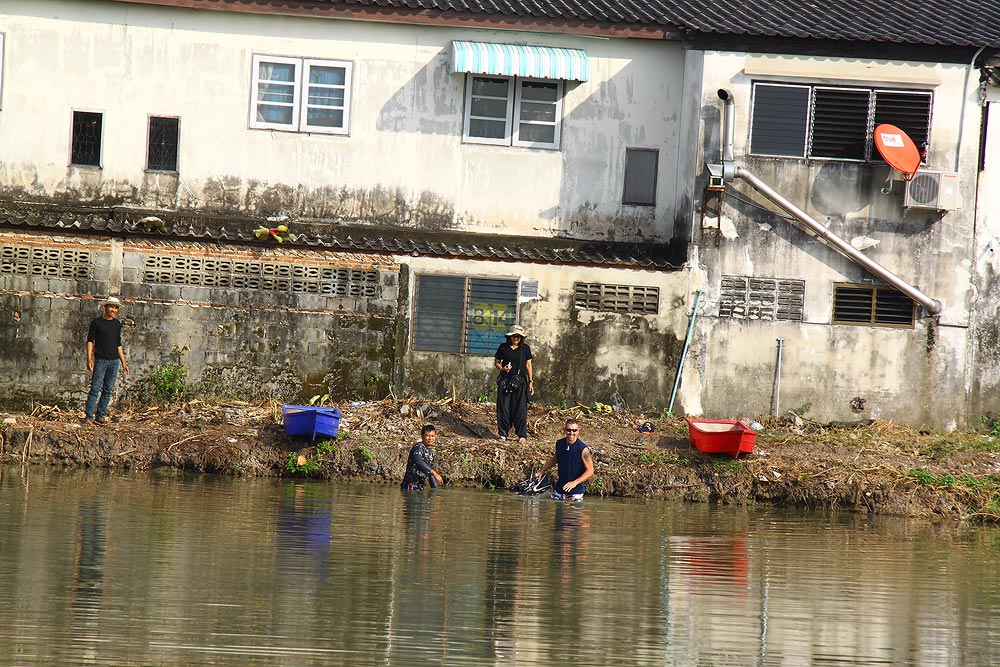 เรือพร้อม กราดป้องกันเรือคว่ำพร้อม .............เอ้าแล้วนั่งกีฬาผมไปไหนล่ะเนี๊ย........... :laughing