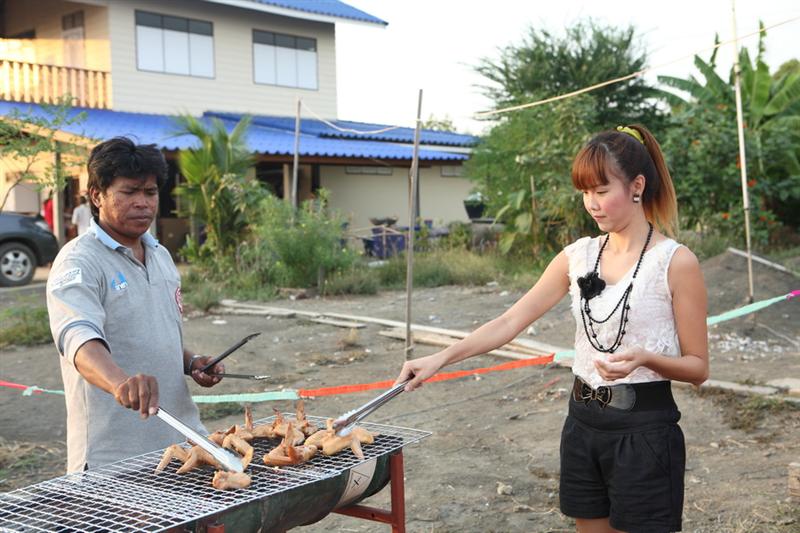 บุฟเฟ่ ซีฟู๊ด แต่เอ่ ทำไมมี ปีกไก่หว่า เอิ๊ก ๆ ๆ ๆ ๆ ๆ ๆ  :laughing: :laughing: :laughing: :laughing