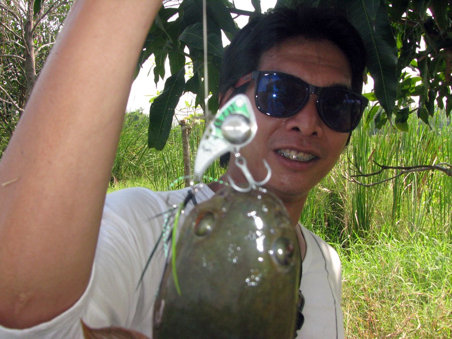 กัดแม่นซะด้วยนะ..สมน้ำหน้า..เต็มปาก.. 