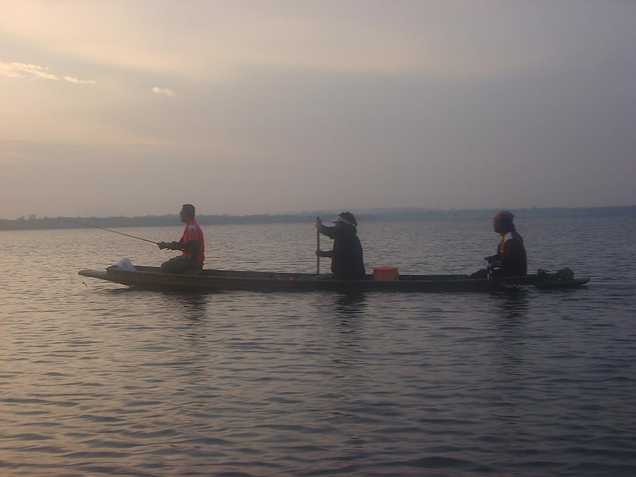 มิน่าเรือแล่นเร็ว เพราะ....
 :cool:
 :cool:
 :cool:
 :cool:
 :cool: