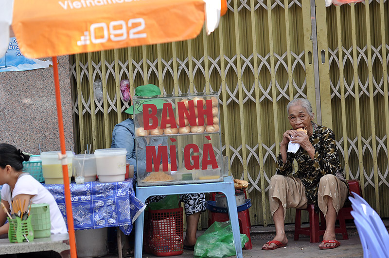 วิถีชีวิตของชุมชน และบรรยากาศยามเช้า  เมืองดานัง
ยังคงหลงเหลือวัฒนธรรมฝรั่งเศสให้เห็นขนมปังยาวๆบ้าง