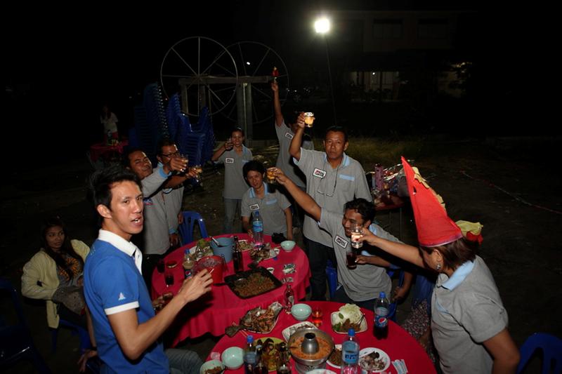 ยัง ยัง เหลือไฟอยู่ดวงเดียว ยังมีการมา ไชโย อีก  :laughing: :laughing: :laughing: :laughing: :laughi