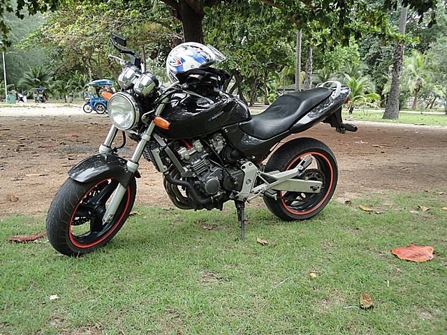   ขอแจมด้วยคนค้าบ รถผม คร้าบ Hornet 250 CC สิบสามปีแล้ว ค้าบ :grin: :grin: