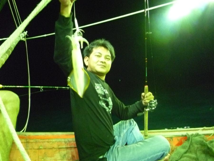 หลังจากสนุกกับการตกหมึก.......เราก้อเข้าหมายตกปลากันต่อ