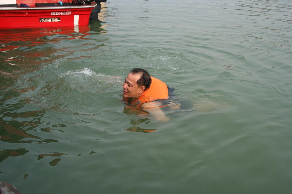 หนุกหนาน.......... ระวังจมน้ำนะครับเฮีย............. :grin: :grin: :grin: :grin: