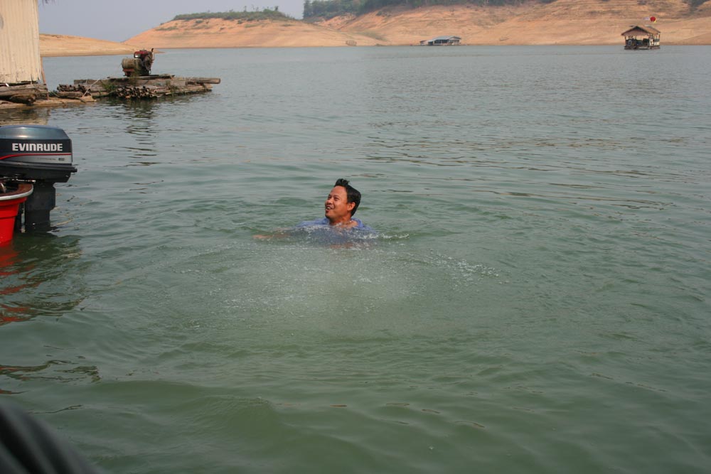 ทนไม่ไหว............เห็นเค้าหนุกหนาน.......... กัน..... :laughing: :laughing: :laughing: :laughing: 