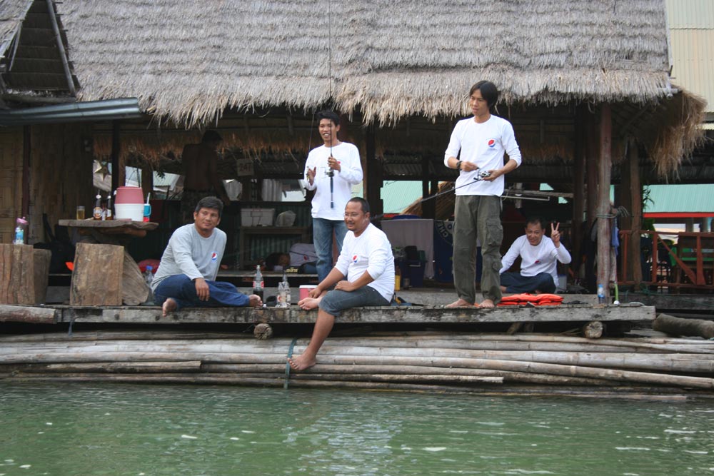 บรรยากาศ.........ไม่ต้องพูดถึง..............มาววววววววตั้งแต่ลงทะเบียนเสร็จแล้ว.......... :laughing: