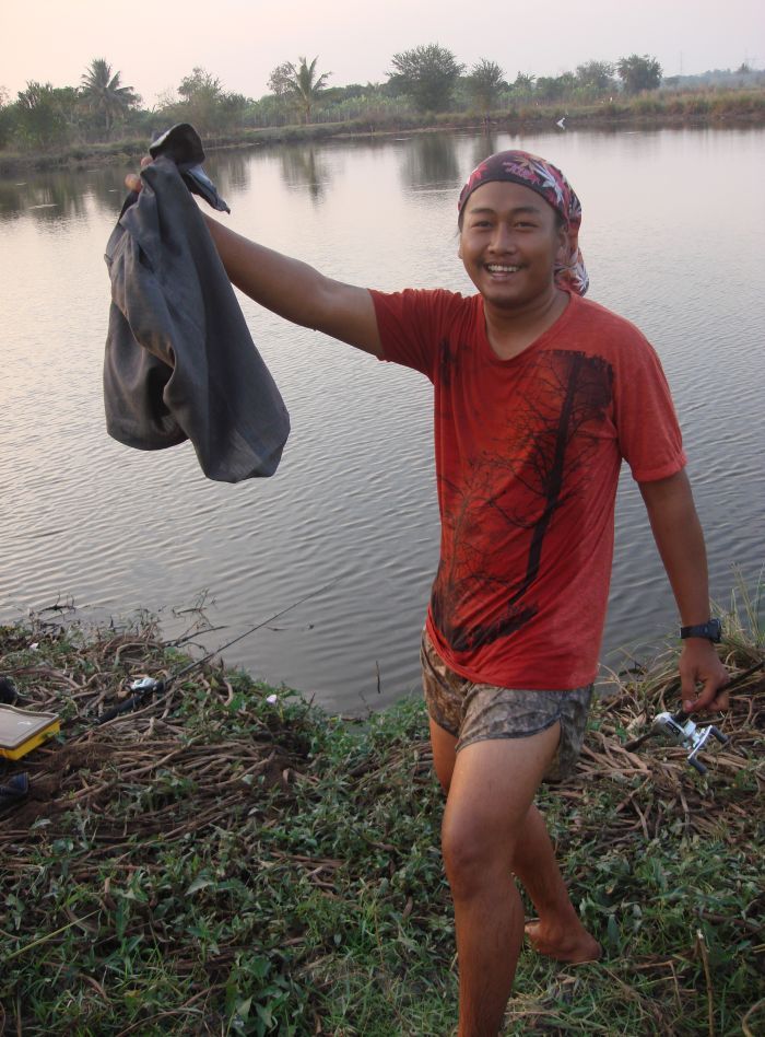 ดีที่มีกางเกงมา2ตัวแต่ก็เปียก :laughing: :laughing: