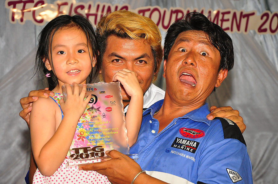 จู่ๆก็มีปีศาจผมทองโผล่ออกมา :laughing: :laughing: :laughing: