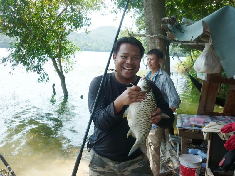 

หวัดดีครับน้า ๆ ป้า ๆ ทุกท่าน..........ได้อ่านทุกข้อความนะครับ......เดี่ยวมาตอบตอนท้ายทีเดียวเลย