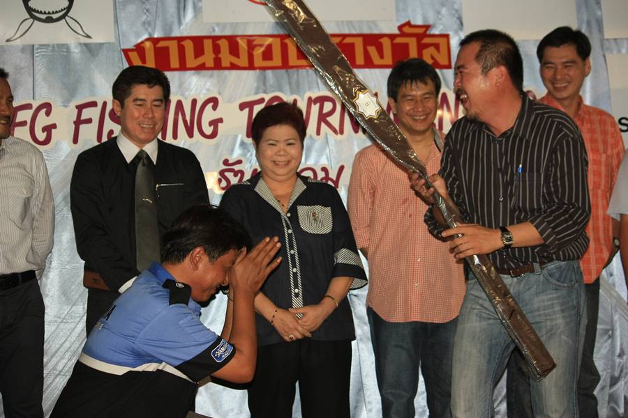มืออ่อน ขนาดนี้ ยังได้แชมป์ อะ  คิดดู :laughing: :laughing: :laughing: :laughing: