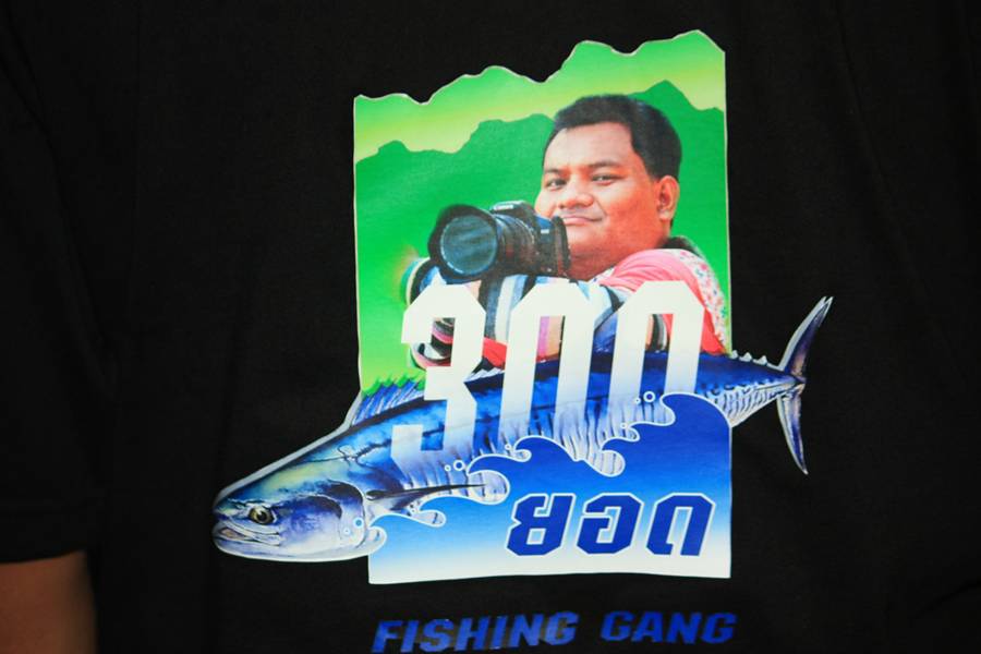 สามร้อยยอด จอดสนิท   เอ หรือแห้วสนิทดีกว่า
 :laughing: :laughing: :laughing: :laughing: