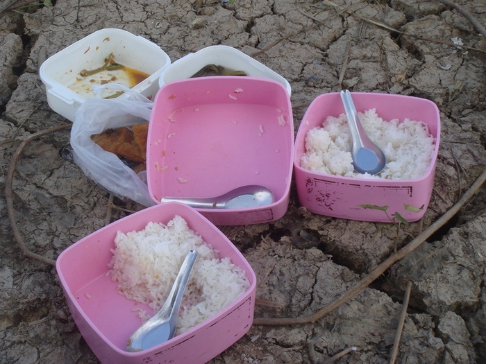 มากินข้าวกันก่อนทิด...เดียวเป็นลม....อ