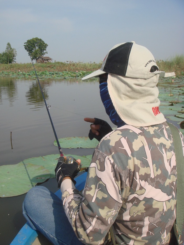เรือยังจอดไม่สนิทเลย...โดนแร้ว... :ohh: :angry