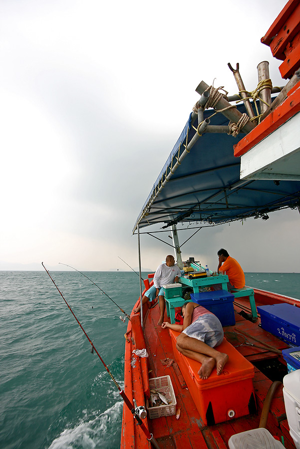 
 [b]  แล่นเรือมาได้ซักพัก  ใหญ่ๆ ( เกือบ