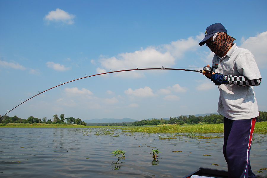 ตัดกลับมาทางหัวเรือ โดนอีกแล้วครับท่าน :cheer: :cheer: :cheer: