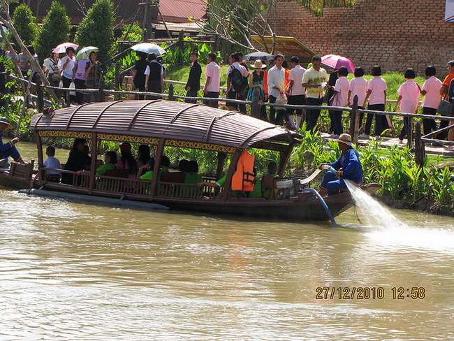 มีนั่งเรือ พาเที่ยว