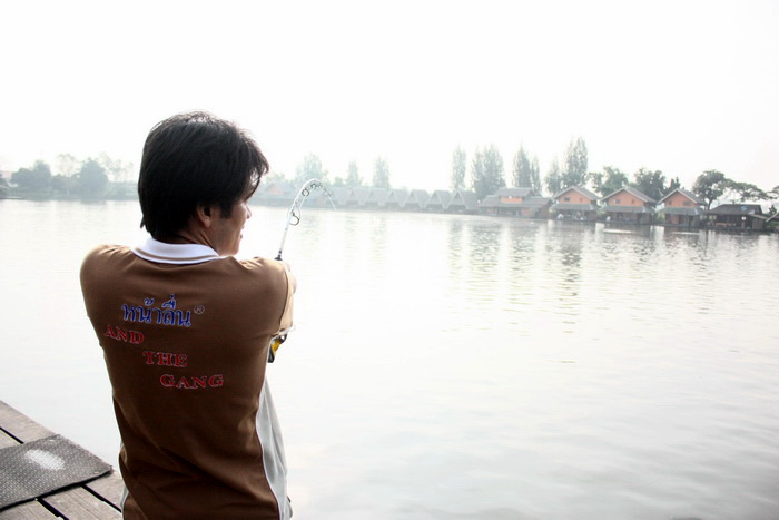พรุ่งนี้ตกปลากัน