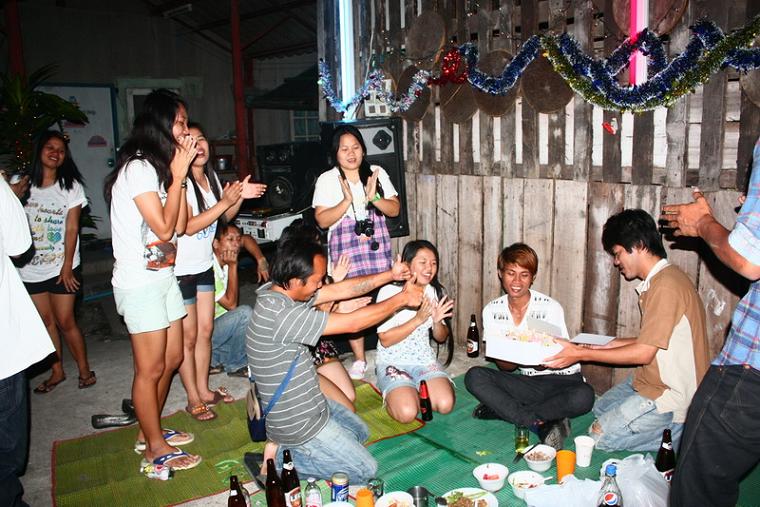 31ธ.ค.แฮ็ปปี้เบิร์ดเดย์ครับน้องอาร์ท :party: :party: :party: :party: :party:

 :smile: :smile: :sm
