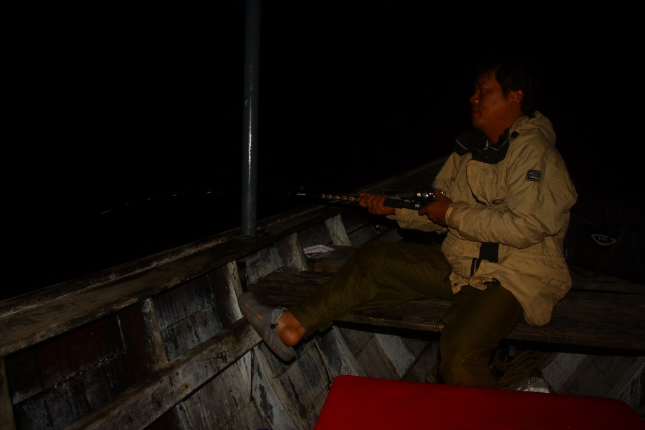 [b]ส่วนโปรรักบี้ยึดทำเลทองที่หัวเรือไว้อย่างเหนียวแน่น นัยว่าให้อยู่ห่างๆจากสายลับของทั่นกำนันเป็นใ