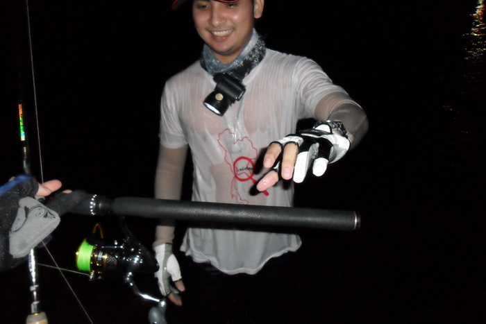 


เอ้า  รับคันไป    เห็นแล้วหนาวแทน   :lau
