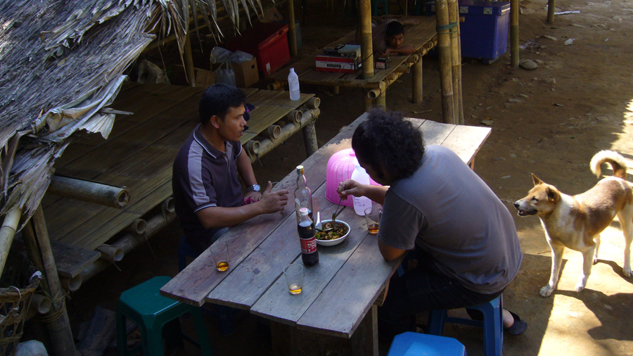  [b]แวะกินอะไรนิดหน่อย เดี๋ยวจะไปต่อ [/b]