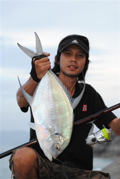 ขึ้นมาเป็น มงนกแฮน  ไซต์ สองโล   ตัวนี้ราดพริกอร่อยมักๆ :grin: :cheer: :cheer:

Rod : Daiwa Long B