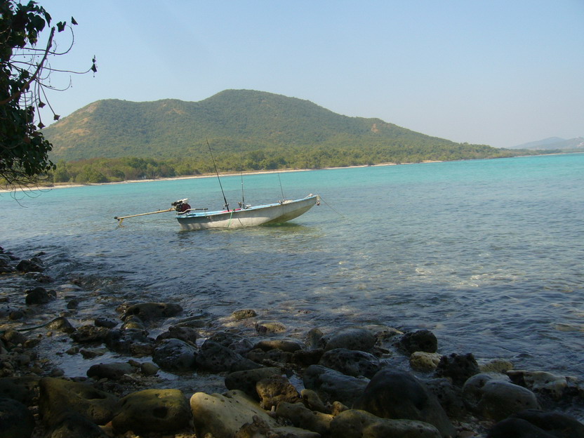 จอดเรือแล้วก็หามุมดีๆบนเกาะไว้กิน