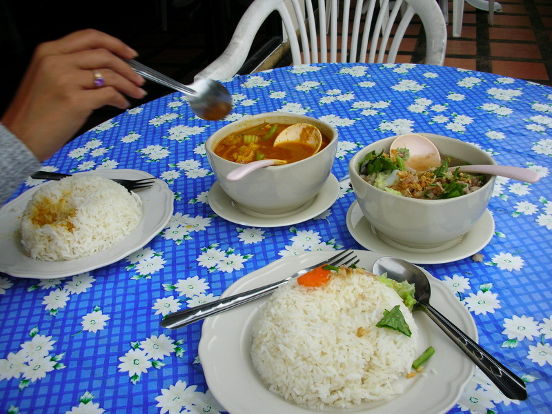 อาหารมื้อแรกที่สุราษ :cheer: :cheer: