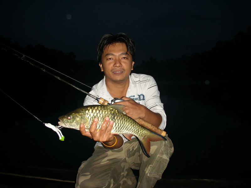 ตอนเช้ารอเรือตีเล่นข้างๆๆแพ   :cheer: มันส์แน่ๆๆงานนี้
