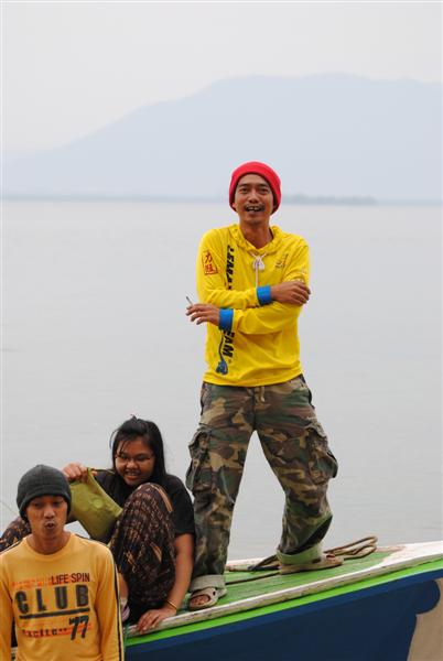 ถึงเกาะแล้ว นั่งเรือครึ่งชั่วโมง