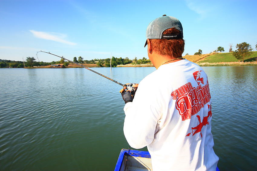 สี่โมงเย็น ออกเรือมา เจ้าเก้าก็โดน   :umh: :umh: :umh: