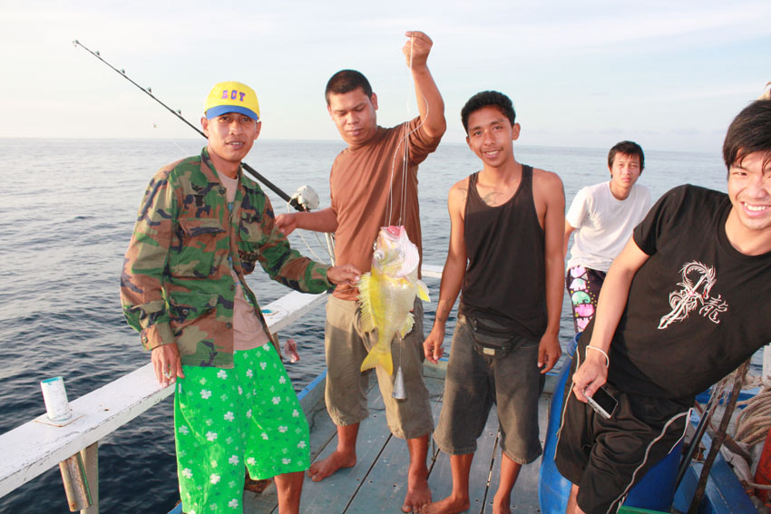 กองเชียร์เพียบ ส่วนใหญ่เพิ่งลงเรือครั้งแรก
