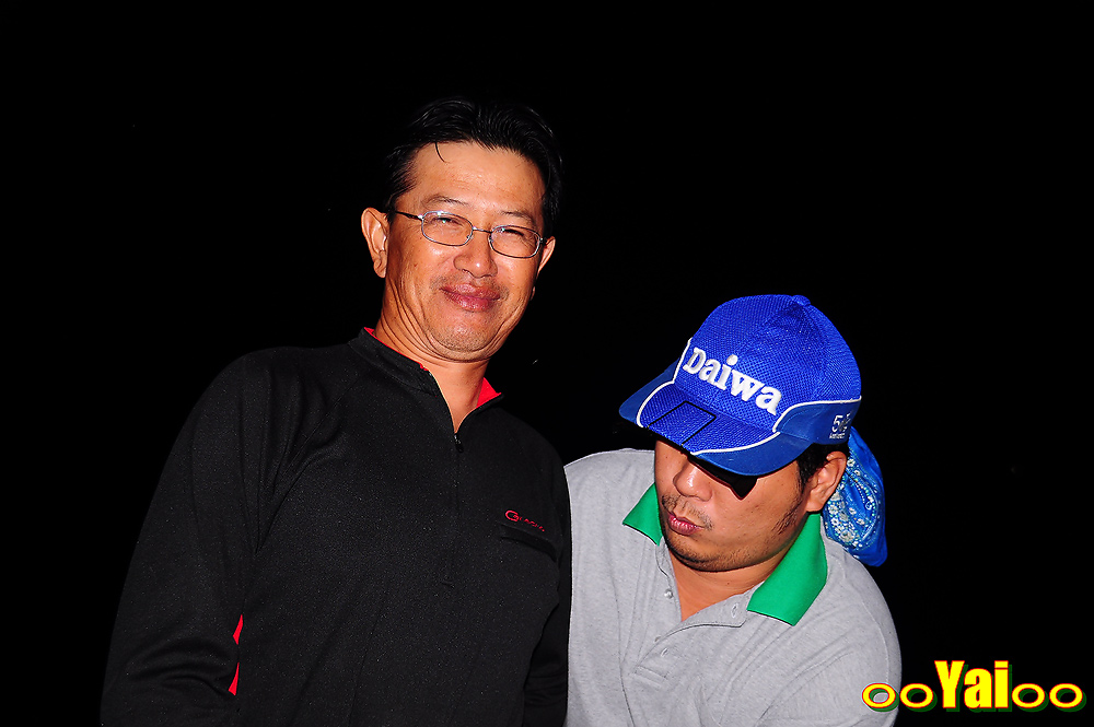 เช้ามืด อดีตท่านประธานชุมชน กะ ท่านประธานคนปัจจุปัน เค้ามาทำอะไรกันน๊า อิอิ :grin: :grin: :grin: :lo