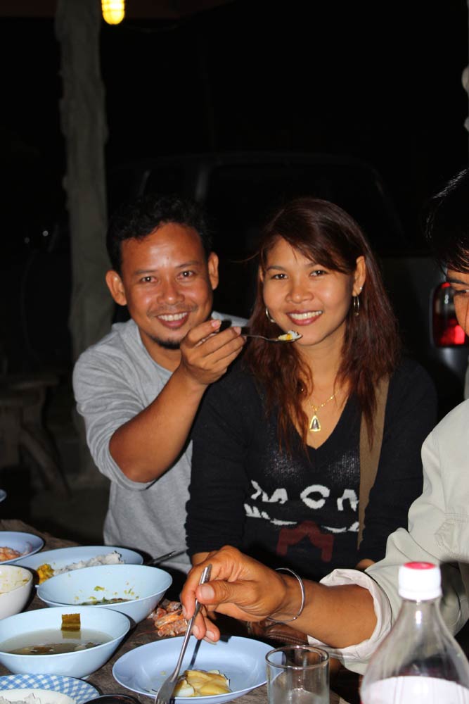 อ้าวววววววว.......เมื่อกลางวันยังแย่งหมายกันเลยอ๊ะ............. :laughing: :laughing: :laughing: :la