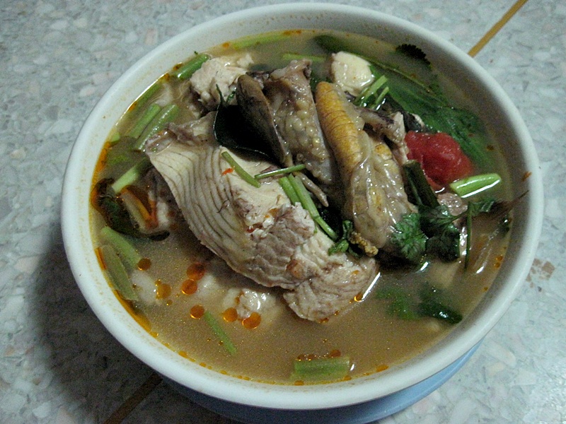 [b]ลากันไปด้วยภาพนี้เลยนะครับ กับต้มยำปลาช่อนรสแซ่บชามใหญ่   :umh:
[/b]

[b][center]:heart: :hear