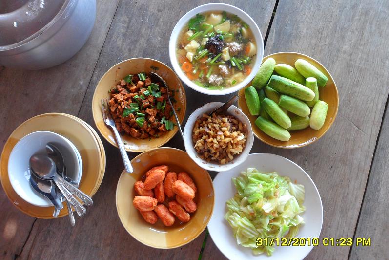 มื้อบ่ายครับ ซัดเข้าไป  นอนยาวครับ...........