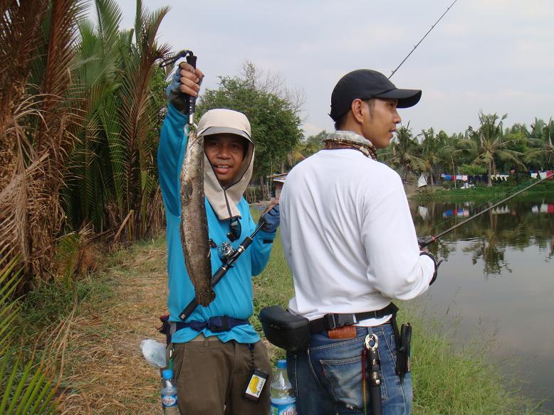 ลอดไปได้ไง............ดูหน้าพี่หนูท่าทางจะเครียดมากนะคร๊าบบบบบบบบบบบบบบบบ     ทื้งน้องทิ้งนุ้ง :laug