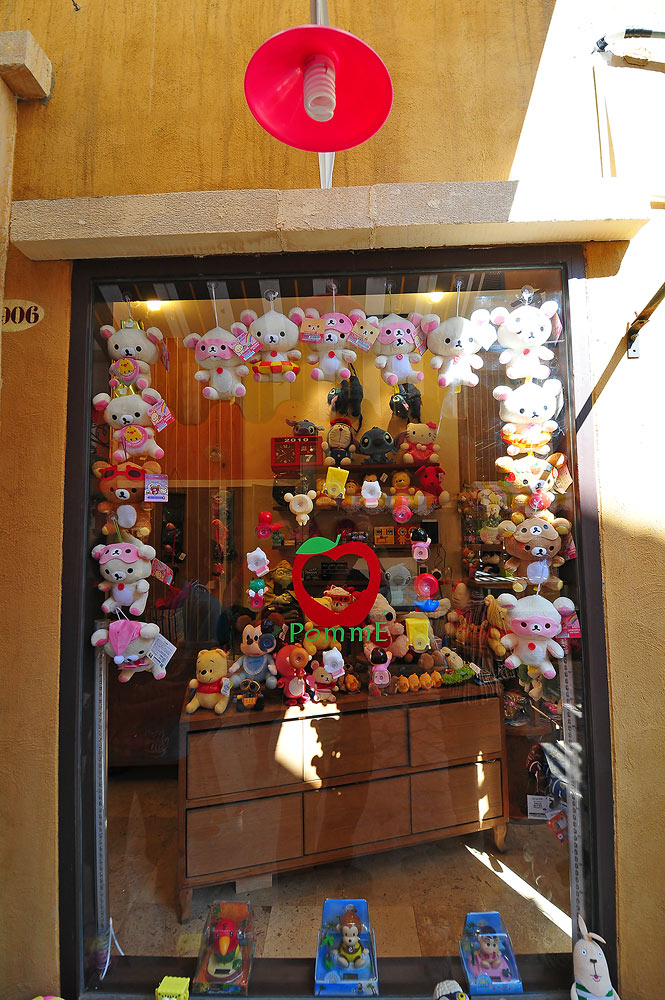 ร้านนี้  ตุ๊กตา เพียบบบบบบบบบบบ  :grin: :gri