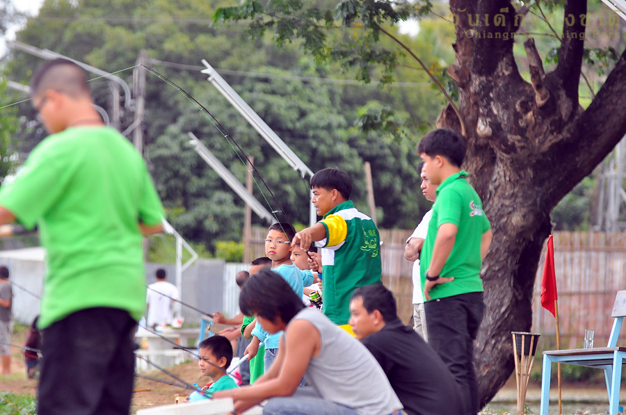 


อ้าว....พี่แมน ทีมงานของทางบ่อ ตะโกน     ปลาซ้ายๆ

สงสัยมีของดีแหงๆ ไปดูกันดีกว่า





