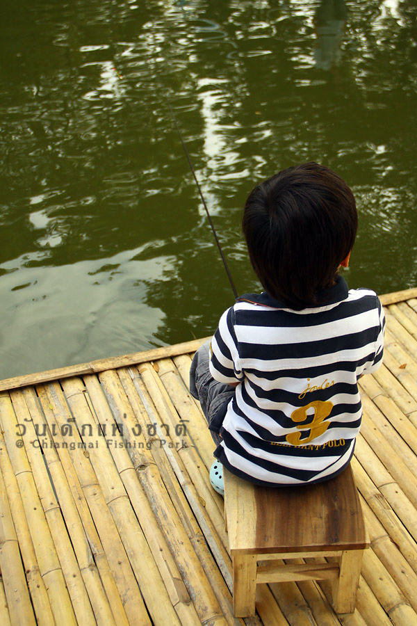 







หนุ่มน้อยคนนี้บอกกับผมว่า

"ถ้าปล่อยมือแล้ว ปลาจะไม่มากินเบ็ดค๊าฟ"






