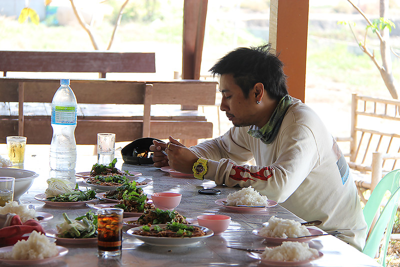 

น้าน แหลกไม่รอด้วย   เด็กเวรรรรรร   :l
