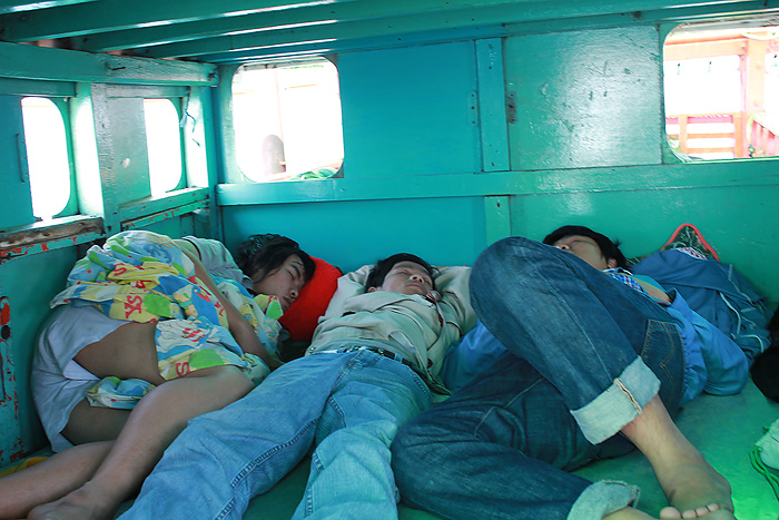 สำหรับคนที่เมาเรือ ก็นอนกันตามระเบียบ