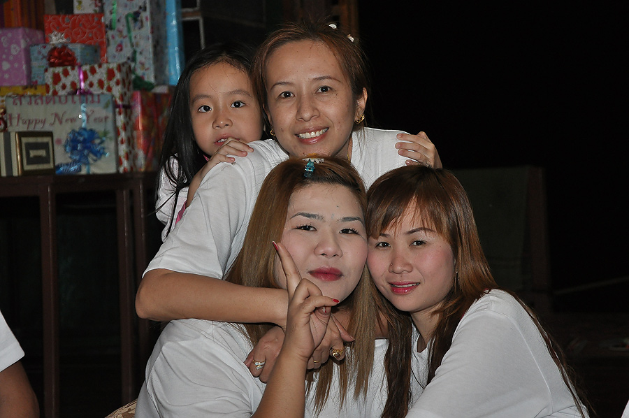ขับตาดูคนแรกซ้ายมือของท่านให้ดีๆน่ะคร๊าบบบบบบบ :grin: :grin: :grin:
คนนี้แหล่ะที่จะทำให้ใครบางคนเป็