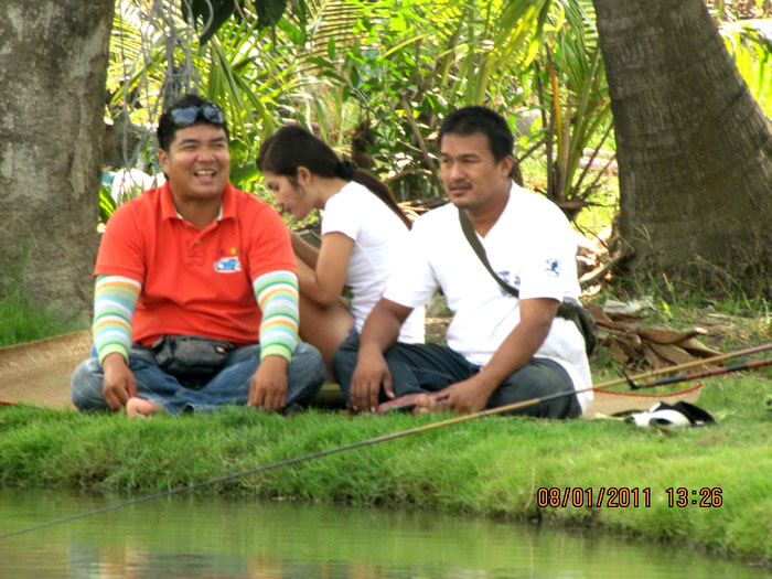 น้าต่าย บางแค เข้ามาเยี่ยมเยียน ชาวเอิง& อีน

ขอบคุณครับ

 :smile: :smile: :smile: