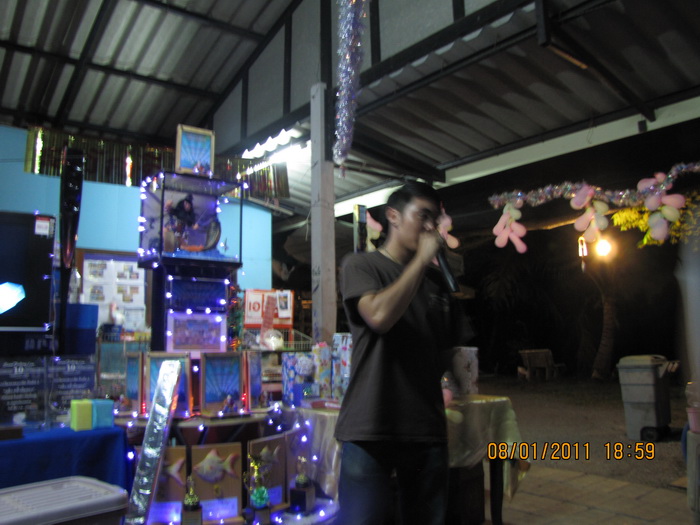 ท่านต่อมา  น้าเป้

(ขอโทษนะครับ รูปถ่ายไม่ชัด)

 :smile: :smile: :smile: