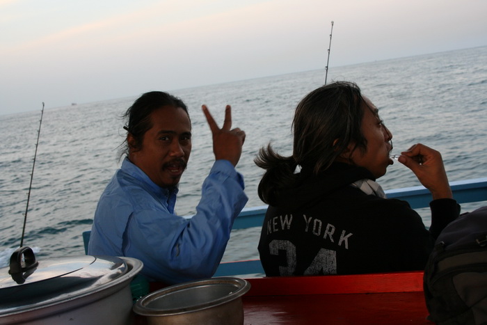 

                                     สองนิ้ว  สองตัว เหรอ  พ