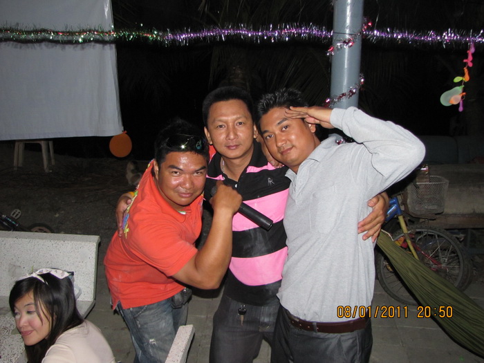 ว่าง  เป็นเก๊ก

 :laughing: :laughing: :laughing: