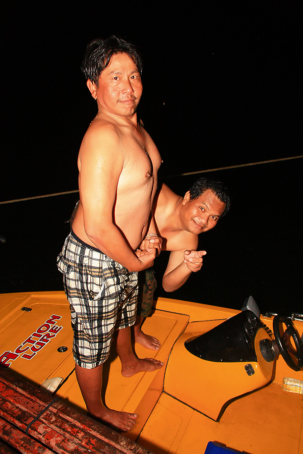 เออ ๆ ๆ ๆ ....แบบนี้สิ ช่ายเลย....พุงแห้ง หัวนมชูชัน
 :laughing: :laughing: :laughing: